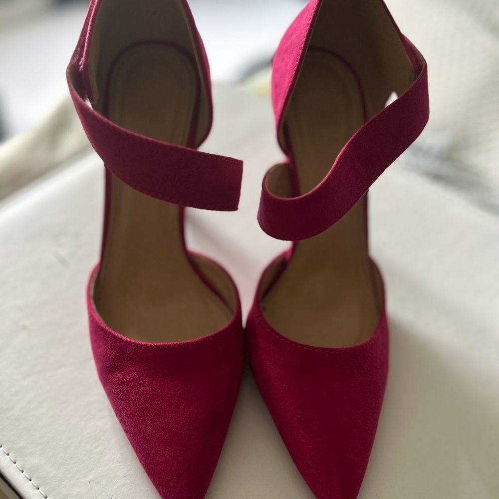 Fuchsia pointed toe heels - Picture 2 of 6
